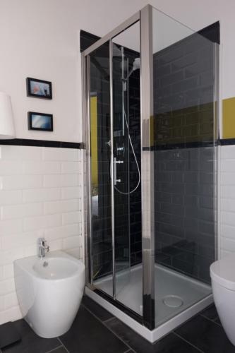 Double Room with Private Bathroom image 2