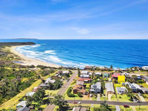 A Little Ocean Breeze - A charming coastal escape in Lake Conjola