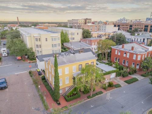 Downtown Chic Retreat Historic Apt at Jones St - image 3