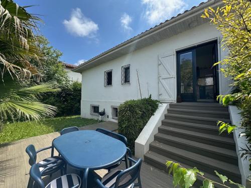 Maison proche des plages, parking, garage, 6 personnes