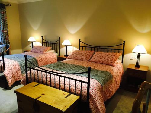 1 double bed, 1 twin bed