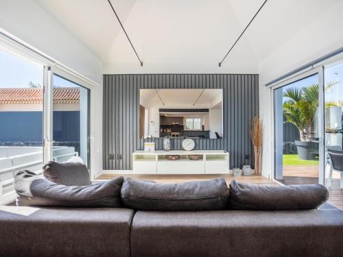 Villa Diana- Jacuzzi, Heated Pool & BBQ 4
