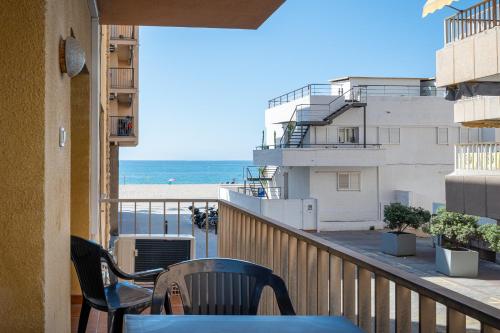 AT174 Apartamento en segunda línea de la playa, wifi