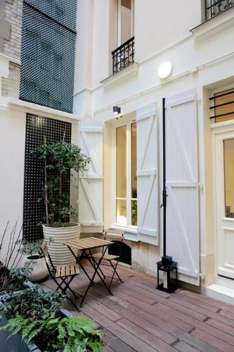 The Apartment Le Rennes in Paris has a patio! It's one of the best Paris hotels for young couples