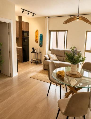 CORNELIAS HOME 5A betwween LAS VISTAS & LOS CRISTIANOS beach