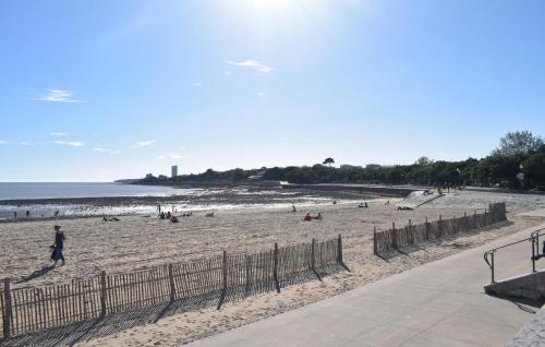 Amazing Apartment In La Rochelle With Wifi - image 5