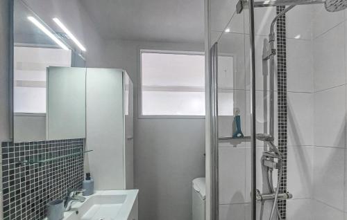 Amazing Apartment In La Rochelle With Wifi - image 3