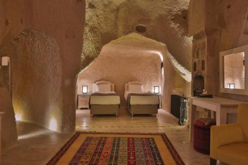 Acropolis Cave Suite