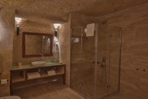 Acropolis Cave Suite