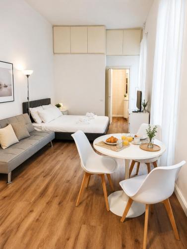 Urban Apartment in Milan Shopping Area, Metro M1 with Self Check-in