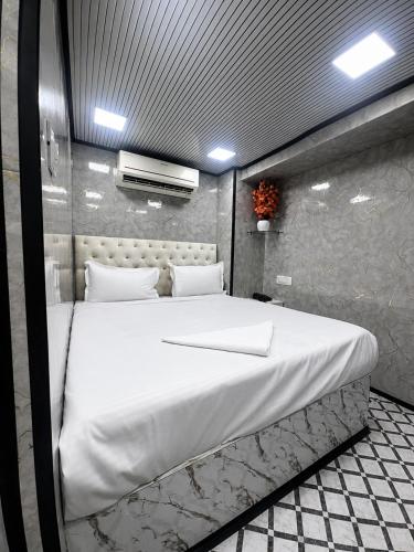Cannaught Stays in Central Delhi