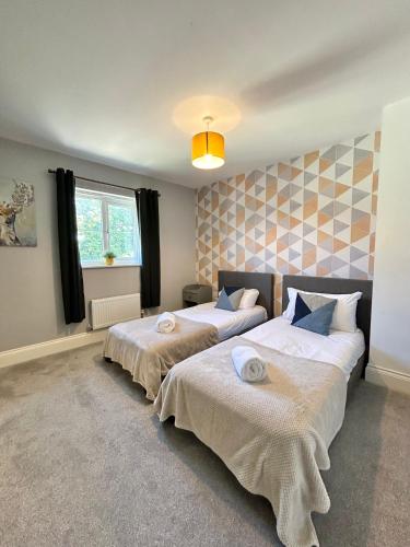 Badgers House - 6 Bedrooms, Sleeps 13, Parking, Wifi in Wroughton