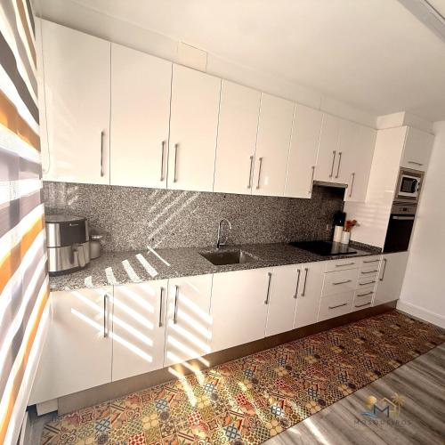 virtuve, Casa a 1 min de la playa - Patio Chill out in A Revolta