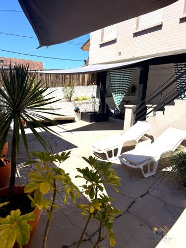 Skats, Casa a 1 min de la playa - Patio Chill out in A Revolta