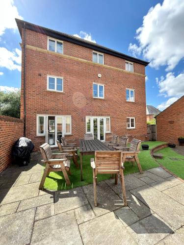 Udvendig, Badgers House - 6 Bedrooms, Sleeps 13, Parking, Wifi in Wroughton