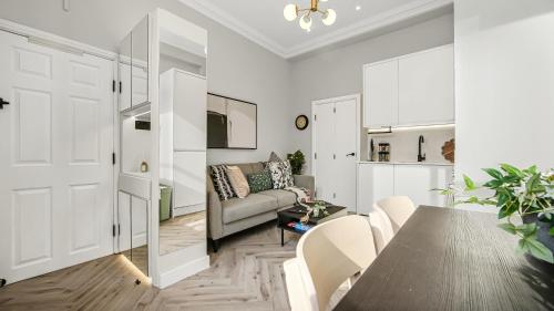 Quiet & Stylish 1BR Retreat in Lively North London, Londra