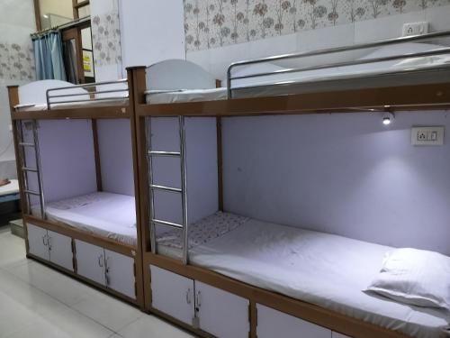 C N Comforts Hotel & Dormitory photo 2