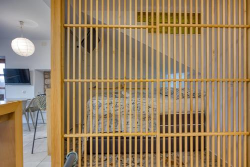 Bougainvillea Old Town Apartment /w Terrace - Happy Rentals - image 4