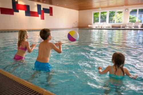 Familienauszeit Indoorpool, Sauna, optional Vielpass Karte, Netflix, Disney, inkl Bettwäsche Handtücher Reinigung , 150 MBit Internet