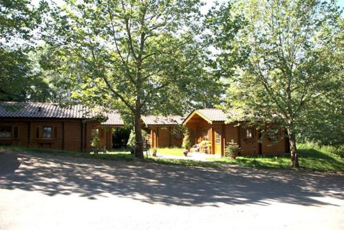 Landgasthof Gansberg Landgasthof Gänsberg is conveniently located in the popular Wiesloch area. The property features a wide range of facilities to make your stay a pleasant experience. Service-minded staff will welcome 