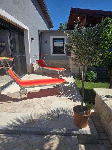 Stilvolles Ferienhaus mit Terrasse Garten und Whirlpool in Simbach am Inn