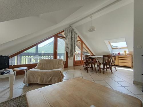 Duplex chaleureux 6p à Montgenèvre, proche pistes et commodités, balcon, animaux acceptés - FR-1-445-152