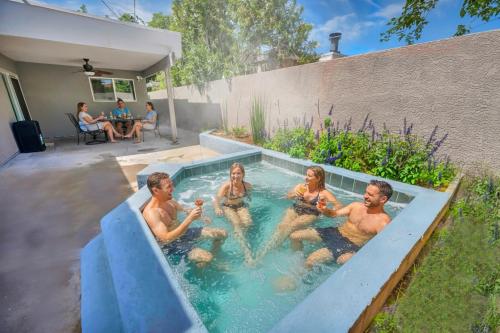 Relaxing 1 Story Villa Hot Tub BBQ By the Strip, Las Vegas