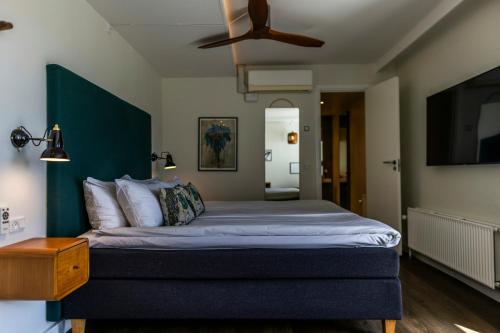 1 queen bed