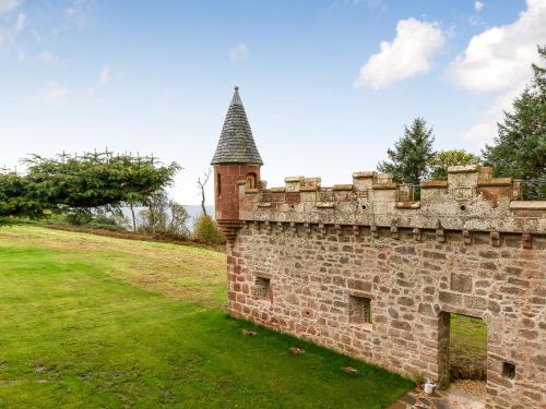 Зовнішній вигляд готелю, Knock Old Castle in Скелморлі
