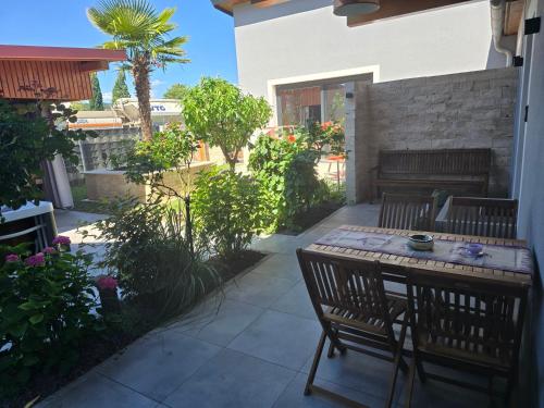 Stilvolles Ferienhaus mit Terrasse Garten und Whirlpool in Simbach am Inn