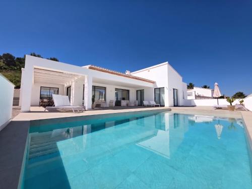 0143 Villa Cap Cabanes
