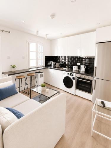 Grand Central House - Classic One Bedroom - GibraltarStay Apartments