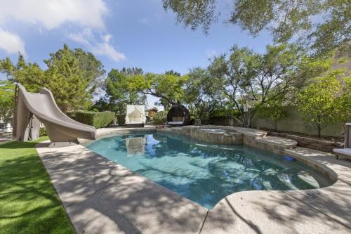 Summerlin Private Buddha Estate Resort - Pool, Spa, Sauna, Game Room, Basket ball, Mini golf, Gym