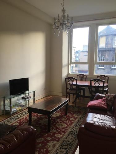 Menzies Apartments - image 4