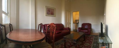 Menzies Apartments - image 6