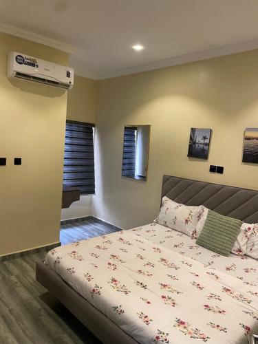 Sandton Luxury Apartment in คาดูนา