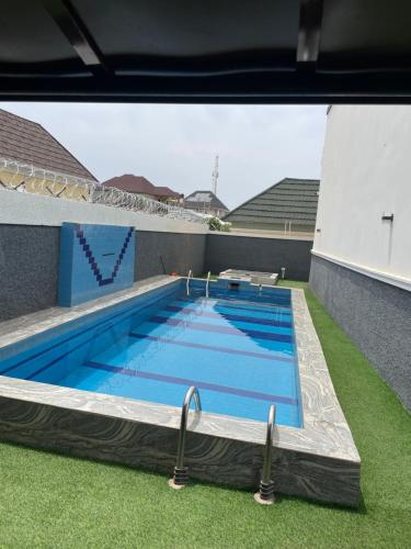 Sandton Luxury Apartment in คาดูนา