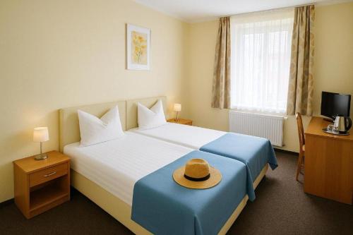 2 twin beds
