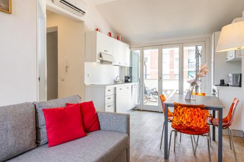 Luxury Apartment with Terrace - Garibaldi Station