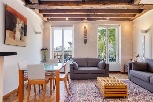 La Tournelle Paris Luxury Apartment on Seine Riverfront, facing Île Saint-Louis