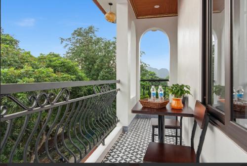 TamCoc Golden Mountain Homestay in Ninh Bình