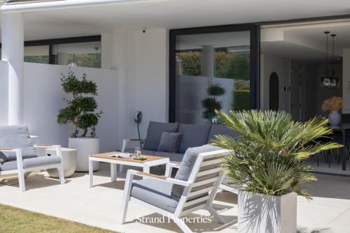 Modern Garden Villa Apartment with a Spacious Terrace