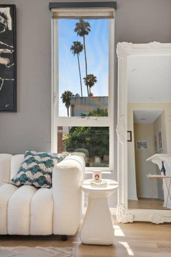 NEW 3BR Townhouse Iconic Hollywood Sign Views - image 4