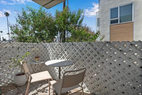 NEW 3BR Townhouse Iconic Hollywood Sign Views - image 5