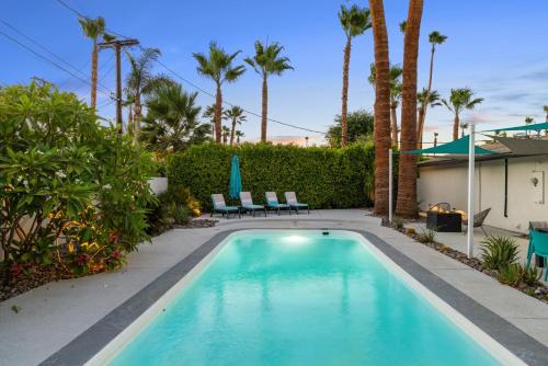 The Martini Lounge Mid Century with Private Pool - image 3