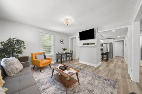 3BR Renovated Bungalow Fire Pit Near Catawba River in Mount Holly