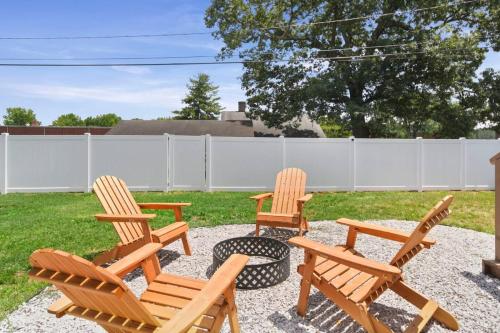 3BR Renovated Bungalow Fire Pit Near Catawba River in Mount Holly