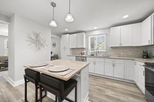 3BR Renovated Bungalow Fire Pit Near Catawba River in Mount Holly
