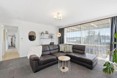 Waterfront Charm, Cozy 3BR Retreat in Midway Point