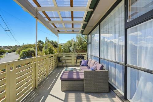 Waterfront Charm, Cozy 3BR Retreat in Midway Point